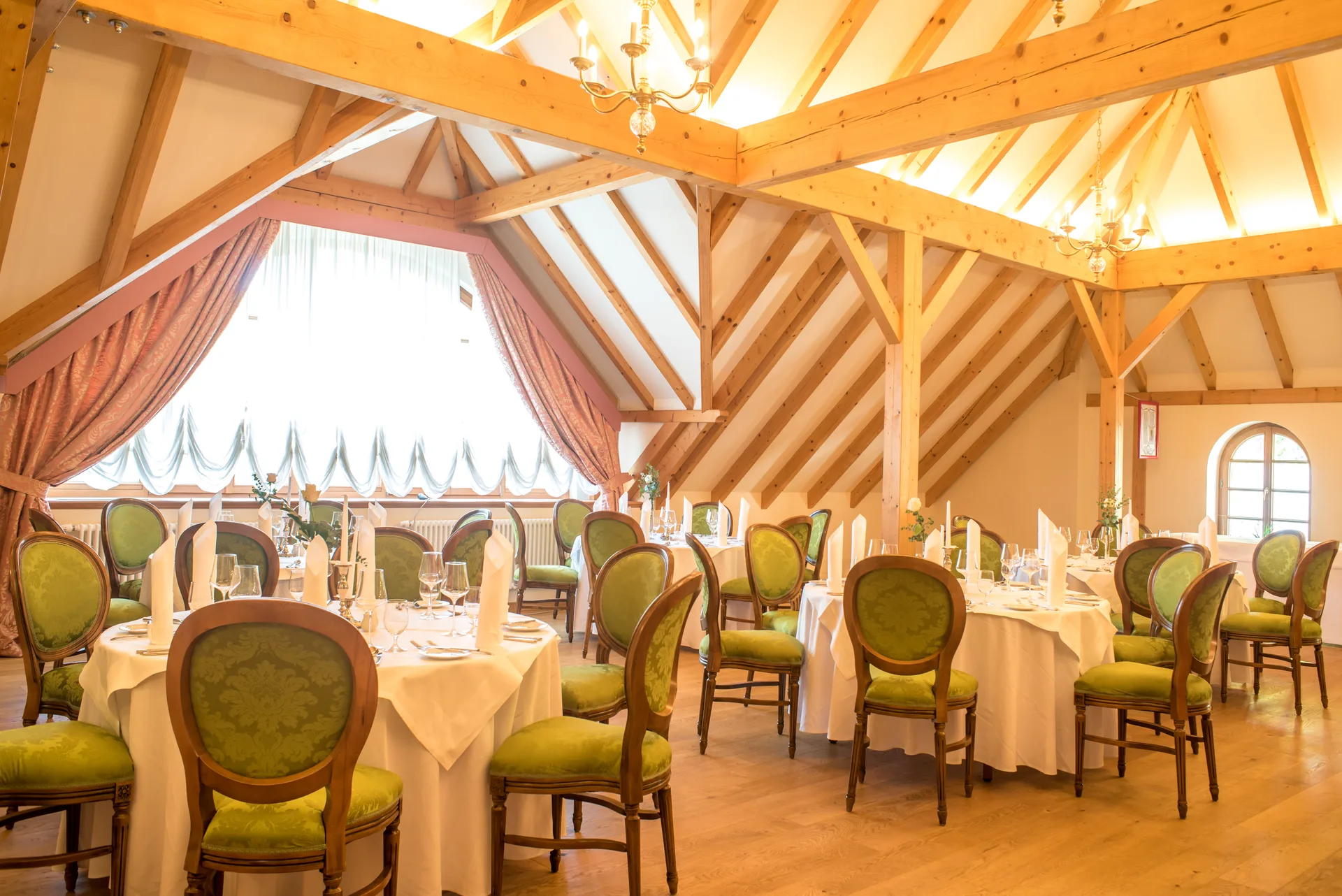 Raum Provence Holzgewölbedecke — Schloss Thalheim