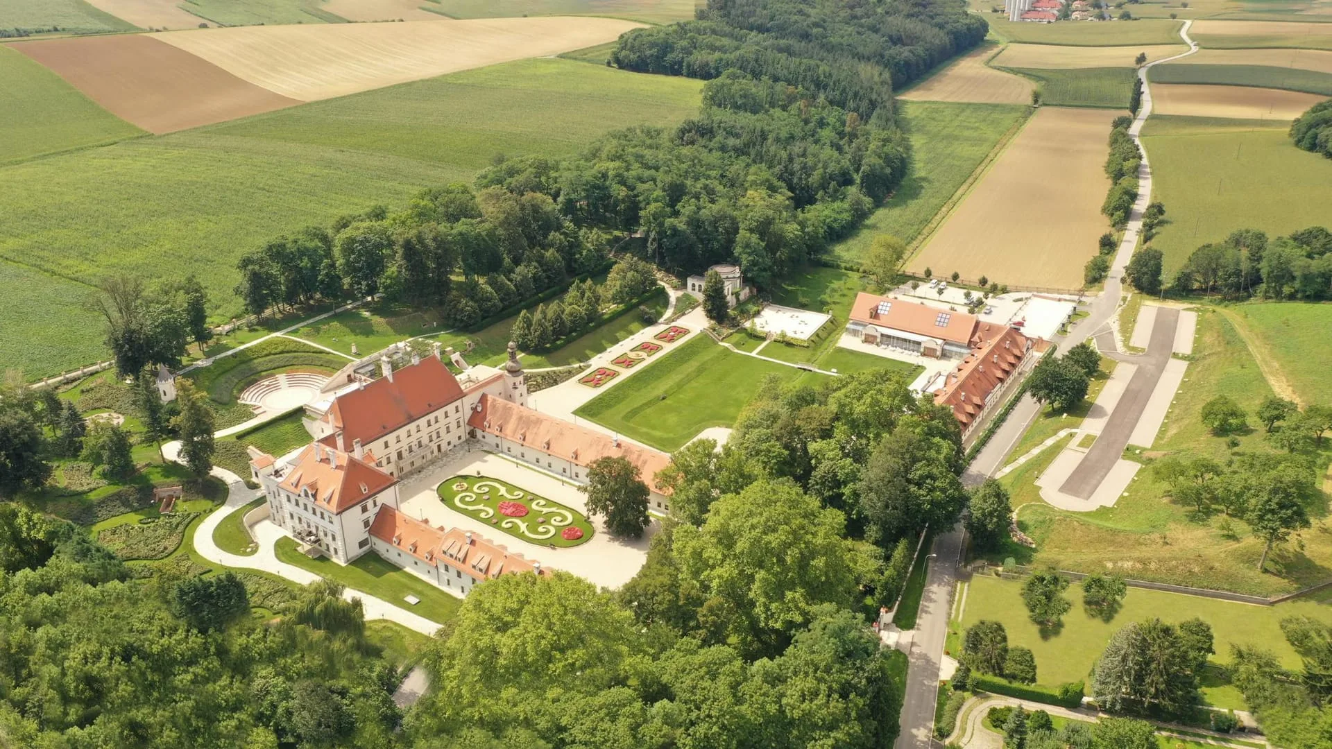 Schloss Thalheim — U-förmiger Barockschlosskomplex mit Gartenanlagen, Niederösterreich